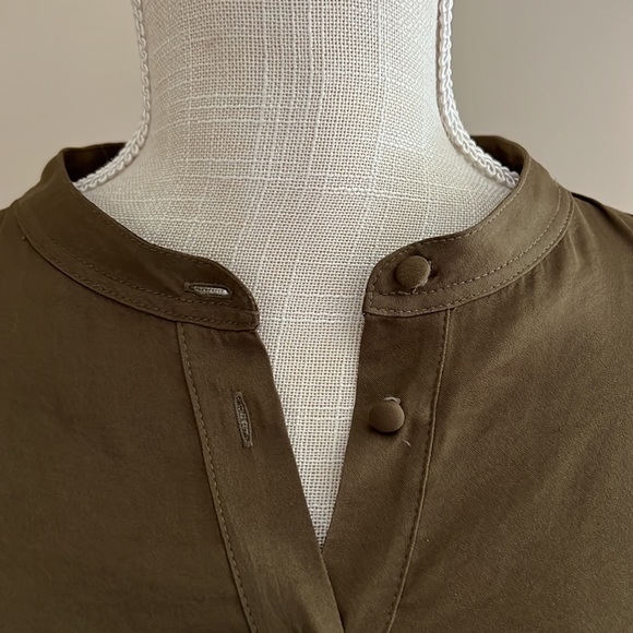 Vince Camuto Silky Tunic Sleeveless Button Down Tank Blouse Olive Green Size: M - Picture 6 of 8